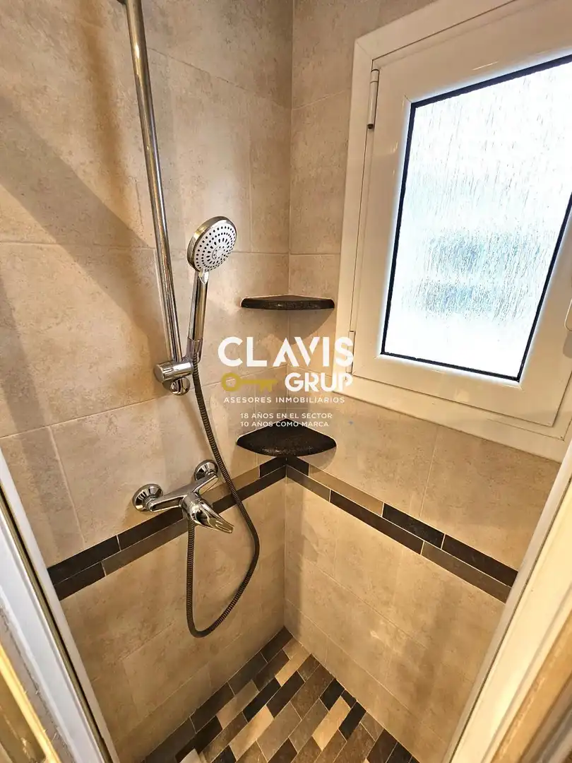 Baño de Ático en venta en Barcelona con Aire acondicionado y Horno