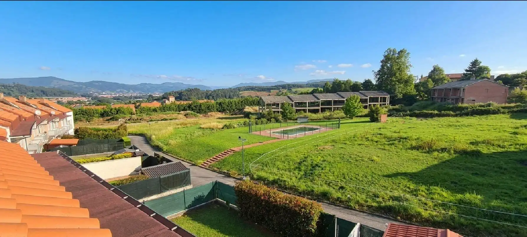 Vista exterior de Dúplex en venda en Santillana del Mar amb Calefacció i Piscina comunitària