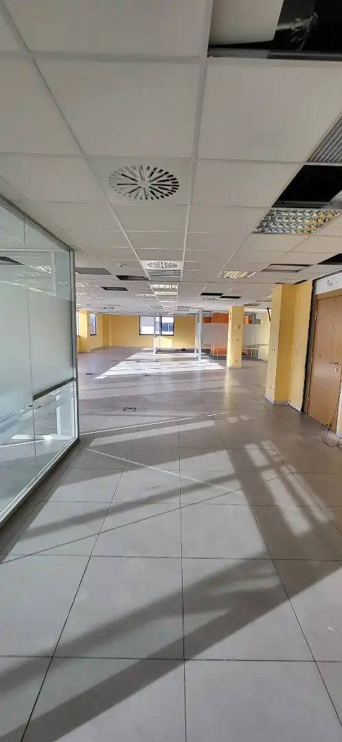 Office space with lift to rent in Polígono Parque Empresarial la Muga 11, imagen 6