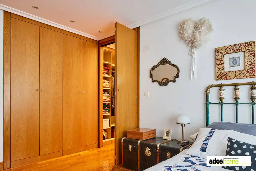 Habitación de Casa adosada en venta en Zarautz con Calefacción