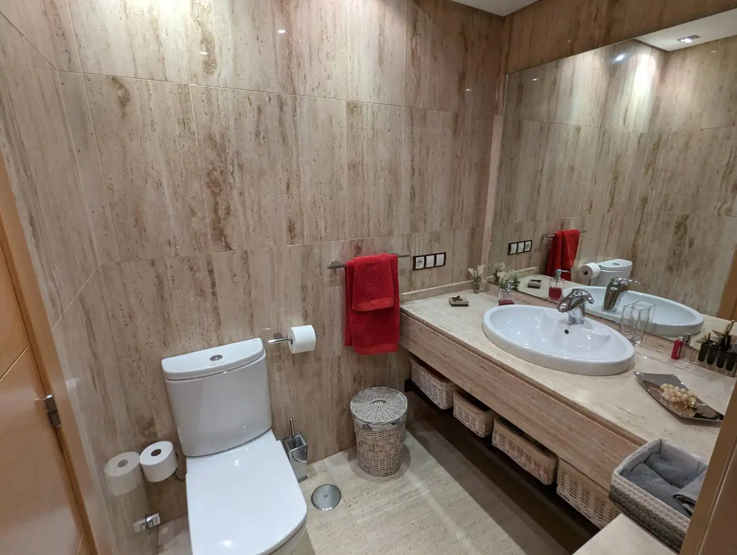 Bathroom of Apartments for rent in Sevilla  with Air Conditioner, Terrace and Furnished