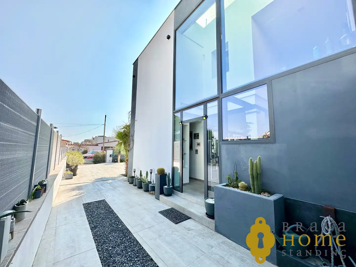 Außenansicht von Haus oder Chalet zum Verkauf in Empuriabrava mit Klimaanlage, Heizung und Privatgarten