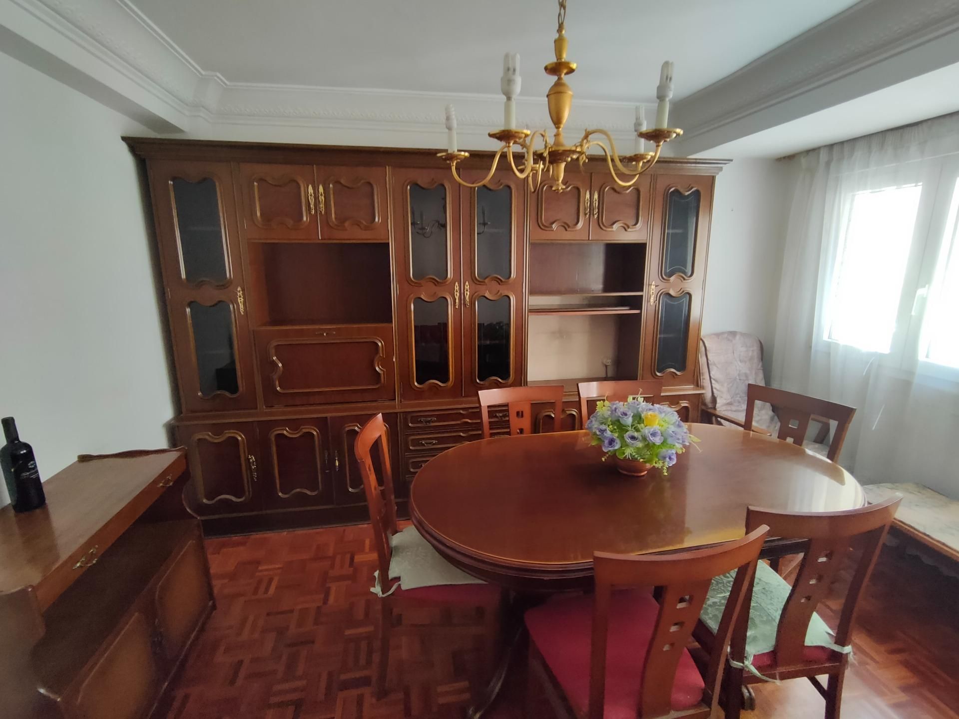 Menjador de Pis en venda en Burgos Capital amb Calefacció