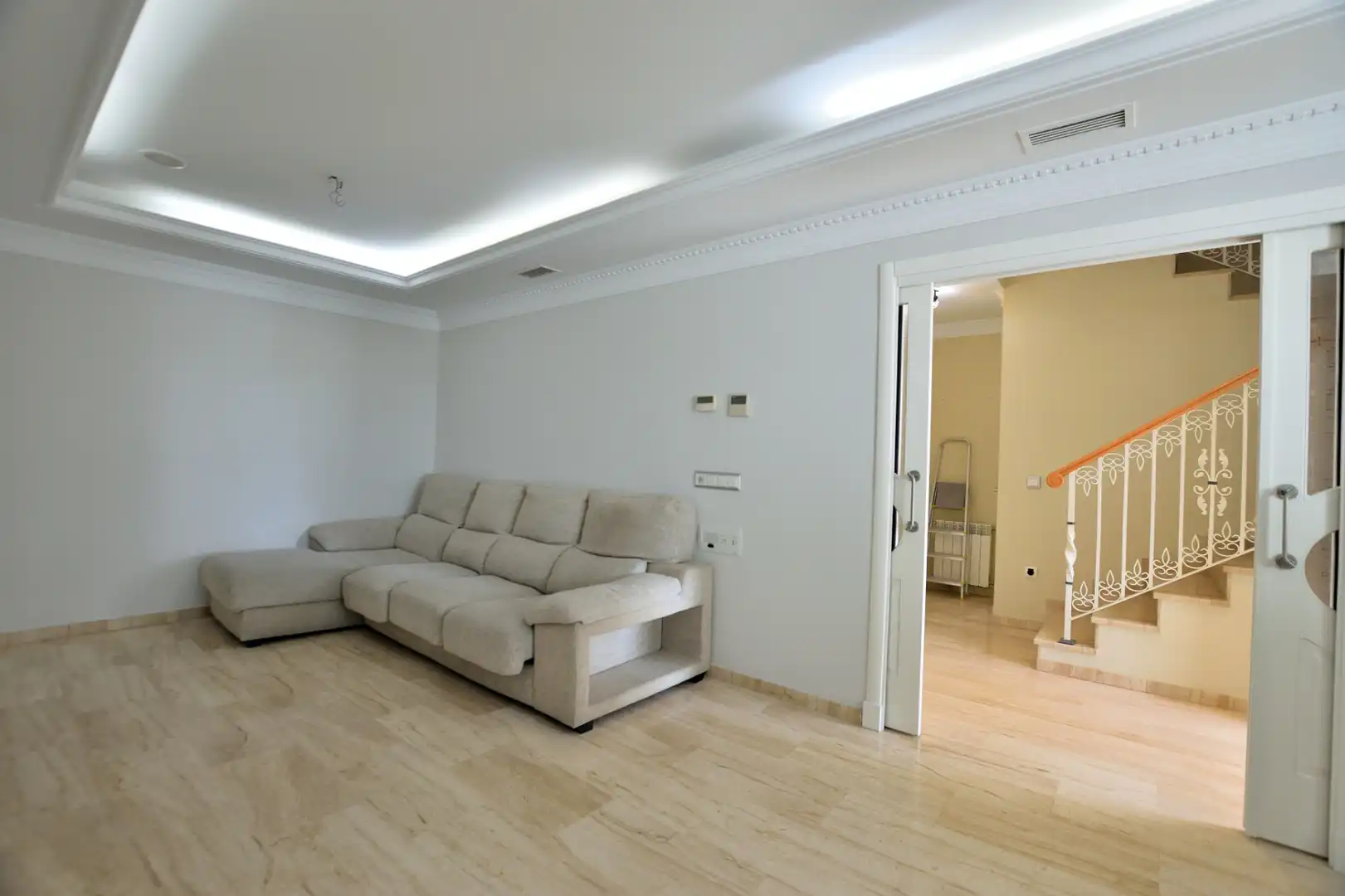 Sala d'estar de Casa adosada en venda en Ronda amb Aire condicionat, Calefacció i Terrassa