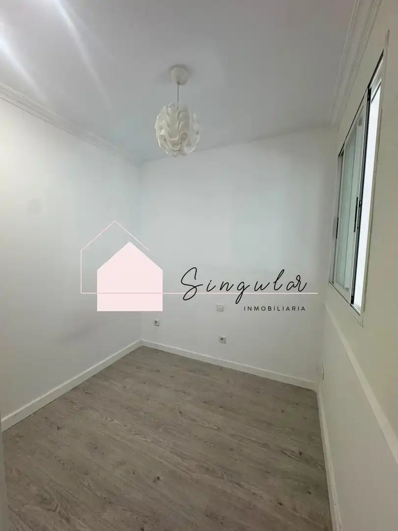 Habitación de Piso en venta en Vigo  con Calefacción y Amueblado