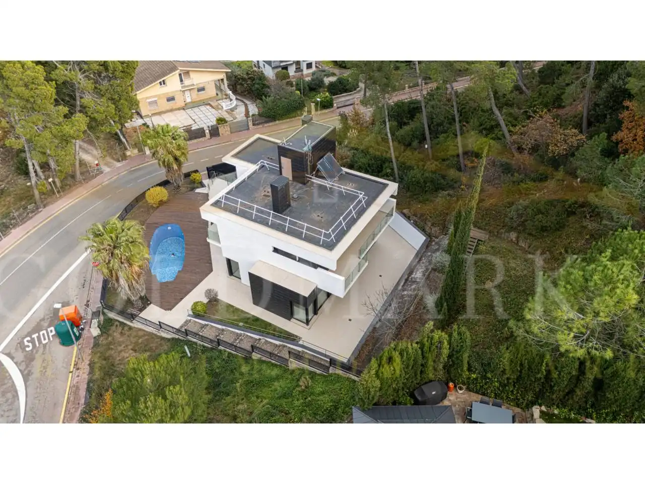 Vista exterior de Casa o xalet en venda en Corbera de Llobregat amb Aire condicionat, Calefacció i Jardí privat