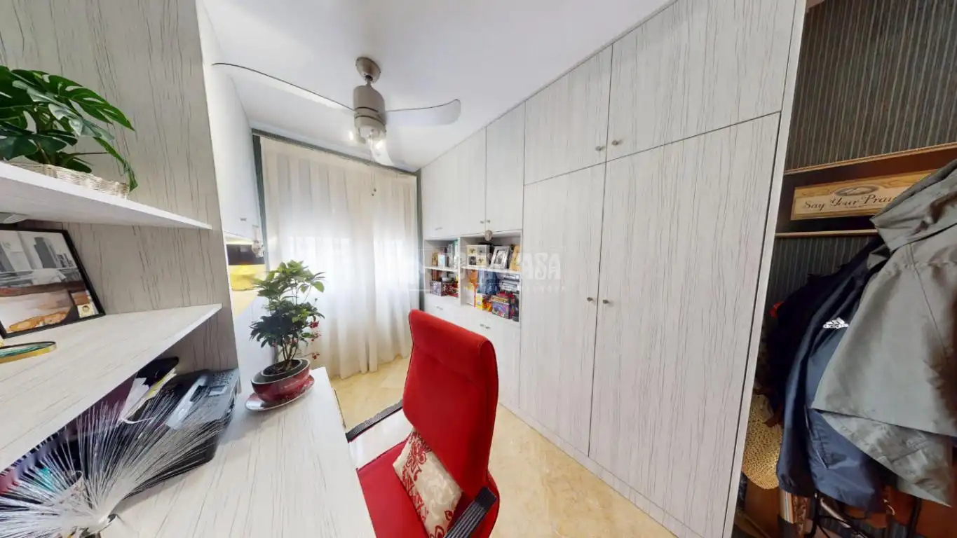 Bedroom of Flat for sale in Valencia  with Air Conditioner, Heating and Balcony