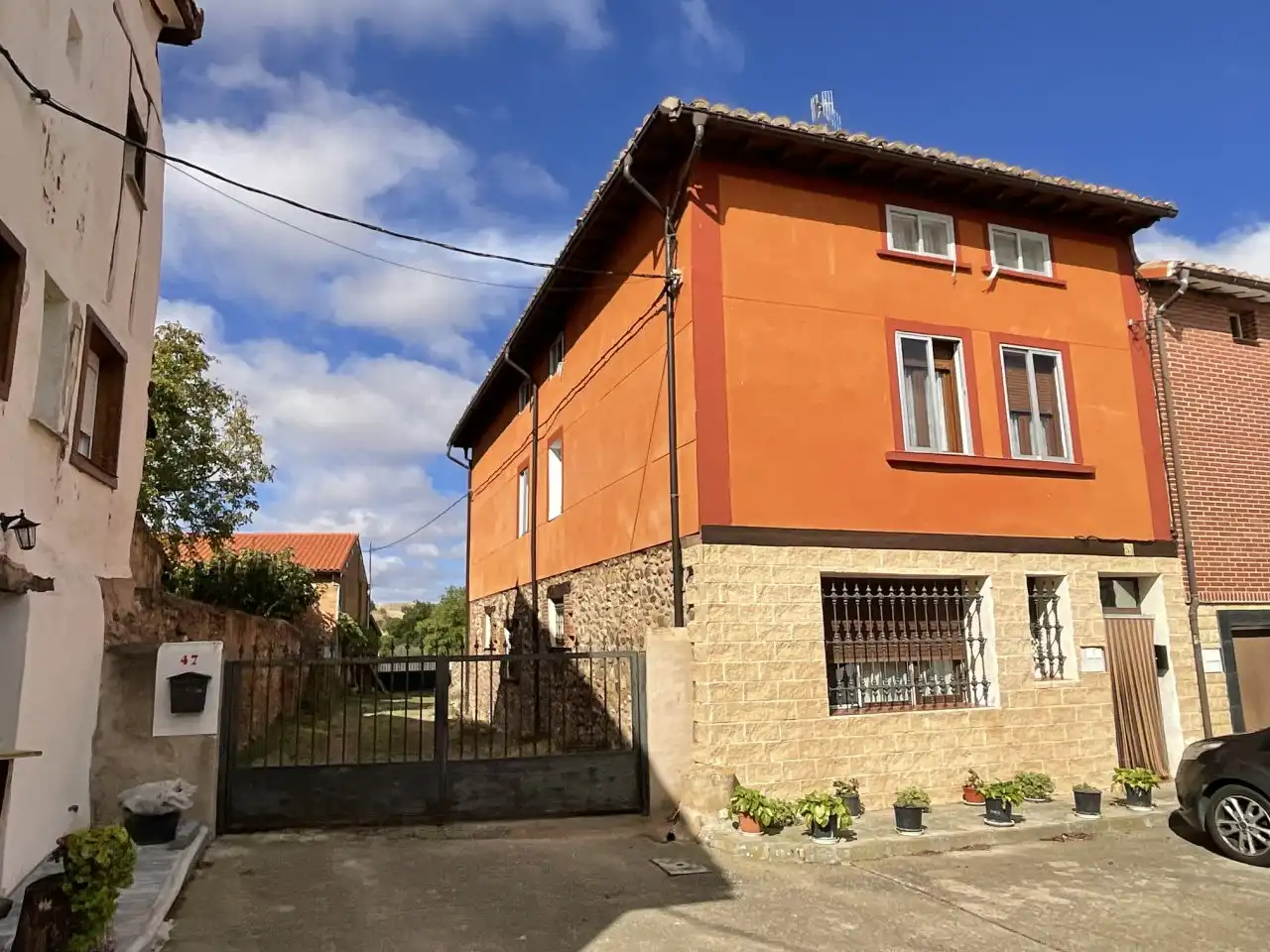 Vista exterior de Casa adosada en venta en Bascuñana, Burgos