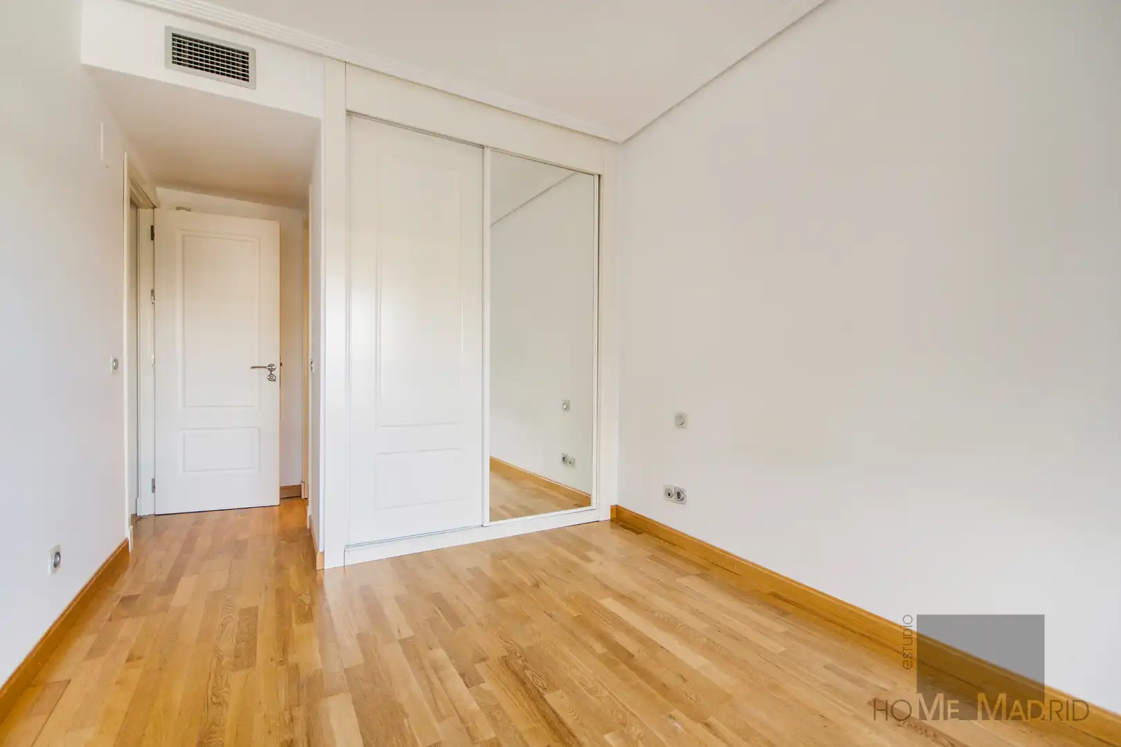 Bedroom of Flat for sale in Madrid  with Air Conditioner, Heating and Storage room
