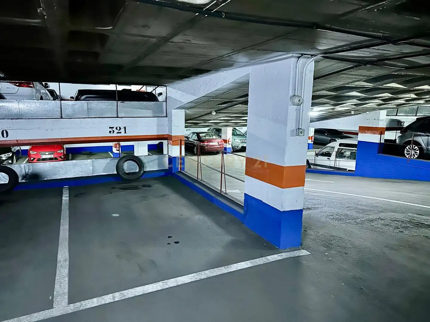 Aparcament de Apartament per a compartir en Madrid amb Aire condicionat, Forn i Rentadora