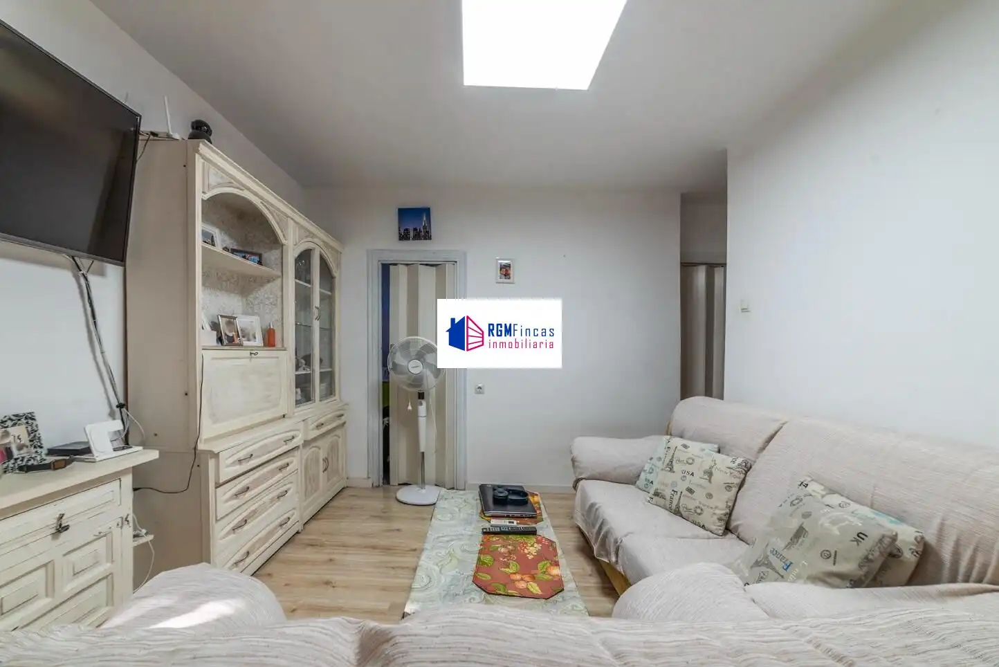 Living room of Flat for sale in  Sevilla Capital  with Air Conditioner