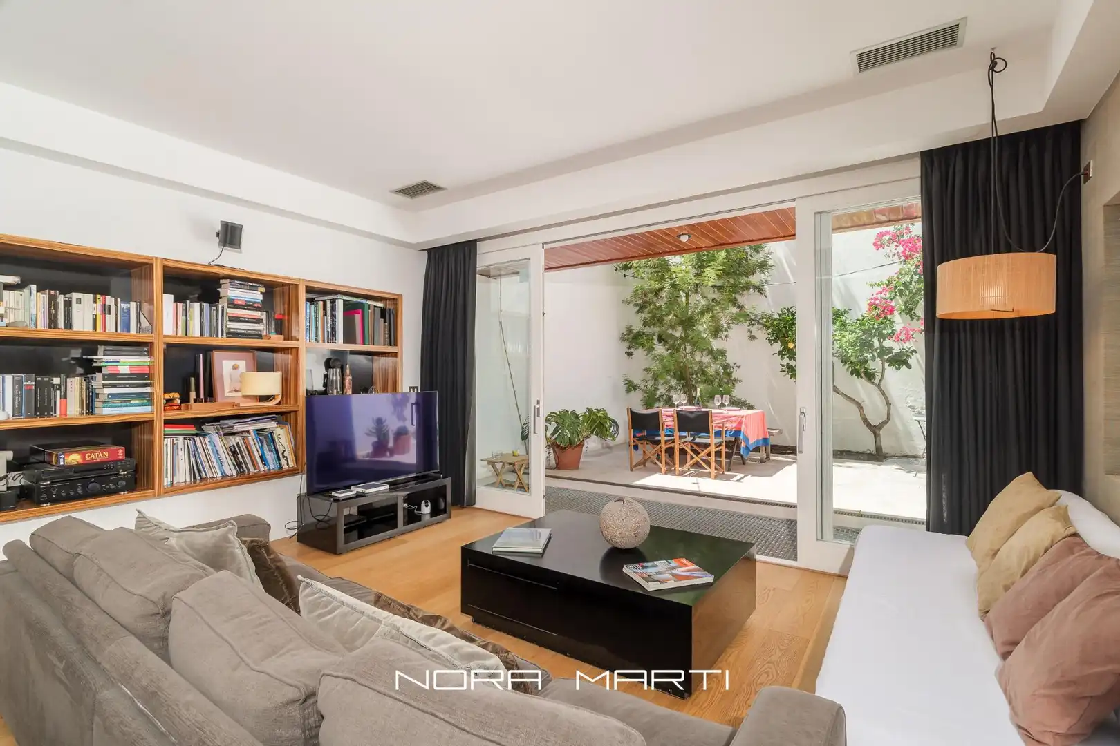 Sala d'estar de Planta baixa en venda en Barcelona amb Aire condicionat, Calefacció i Terrassa