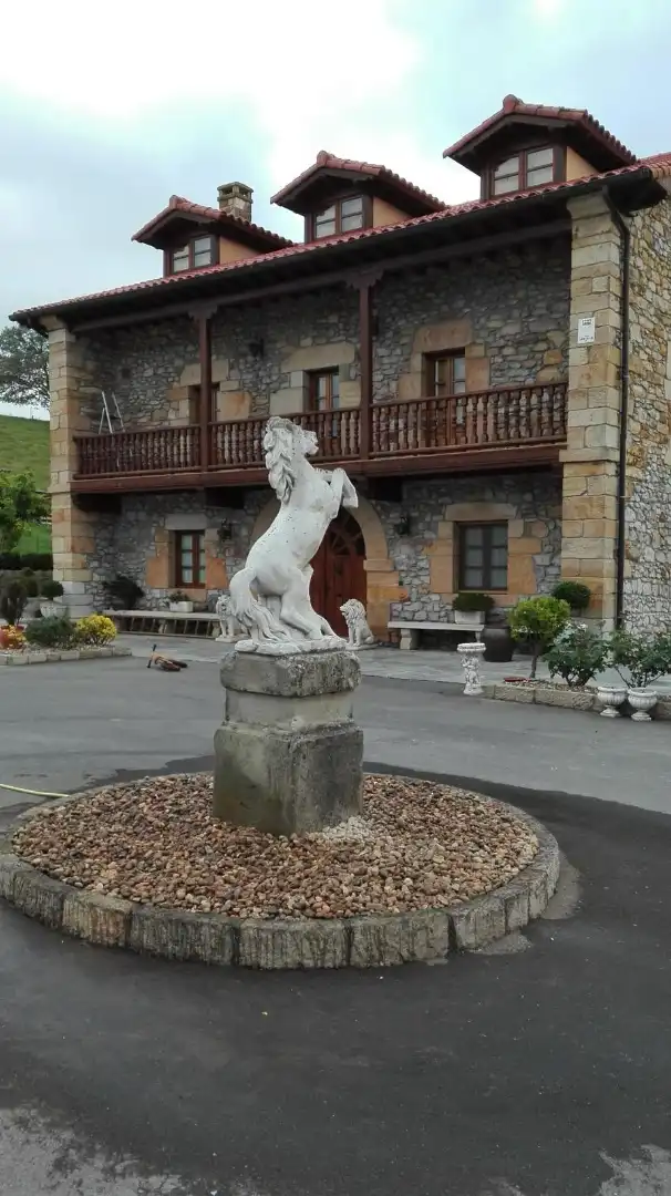 Haus oder Chalet zur Miete in Entrambasaguas mit Heizung, Privatgarten und Parkett