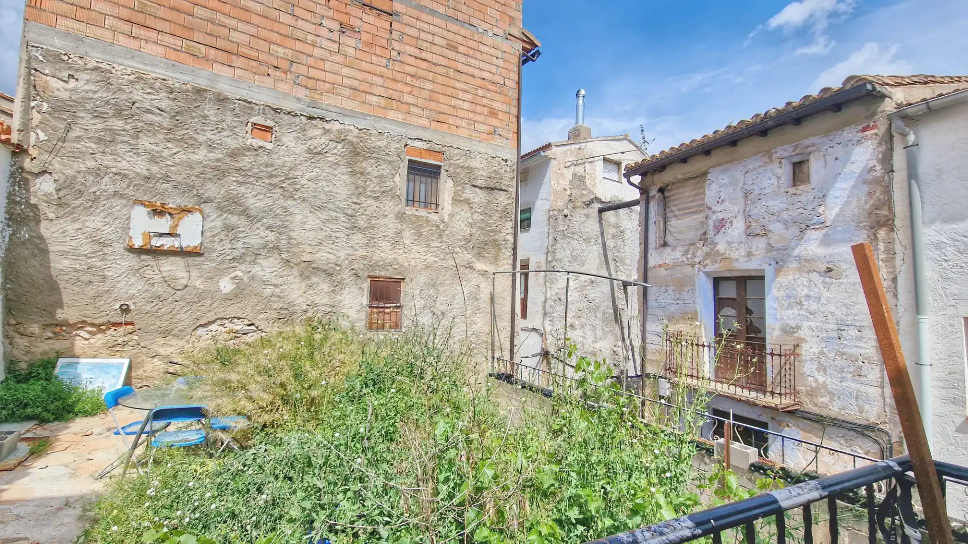 Casa adosada en venda en Camporrélls amb Jardí privat, Moblat i Balcó