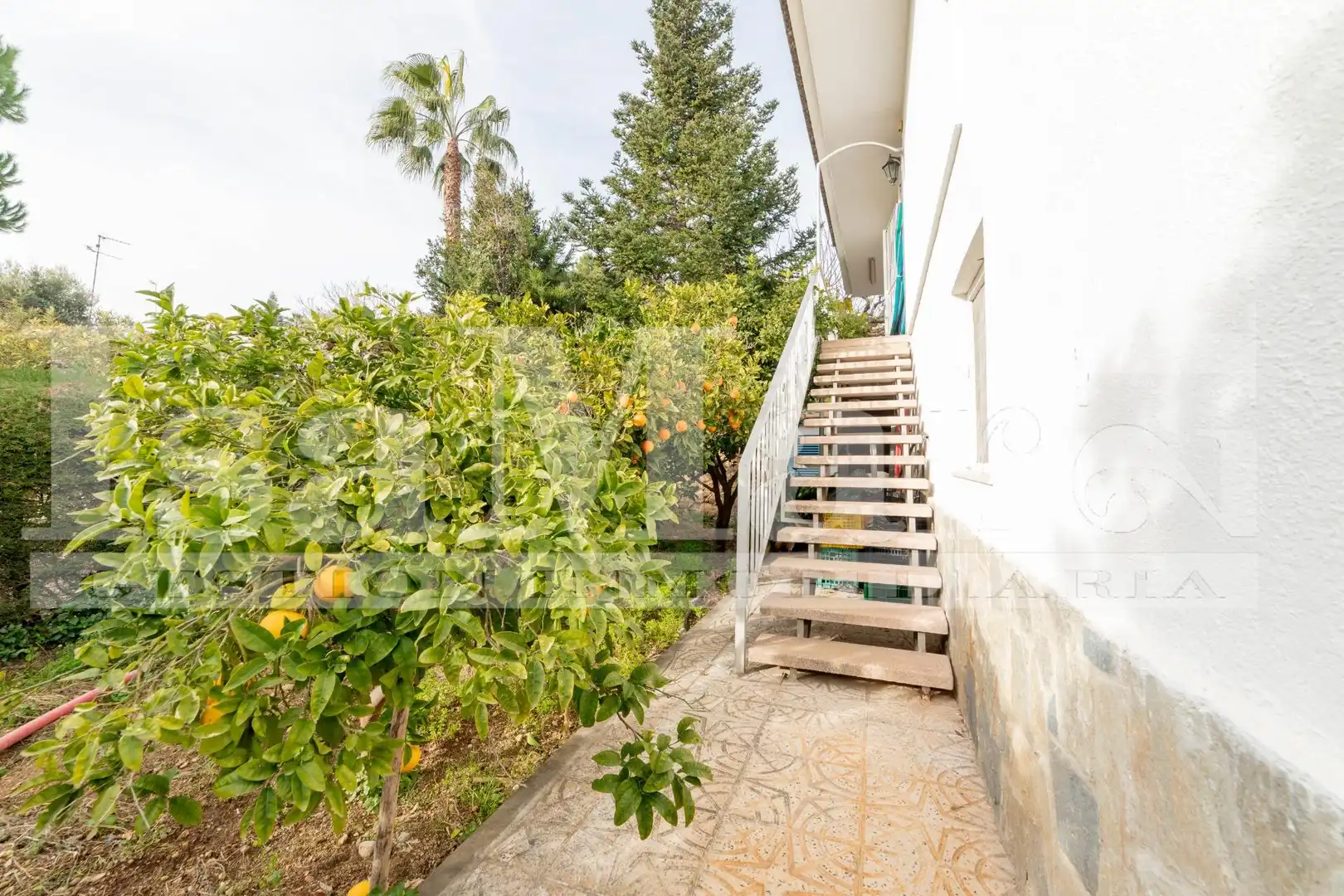 Vista exterior de Casa o xalet en venda en Bellvei amb Jardí privat, Terrassa i Piscina