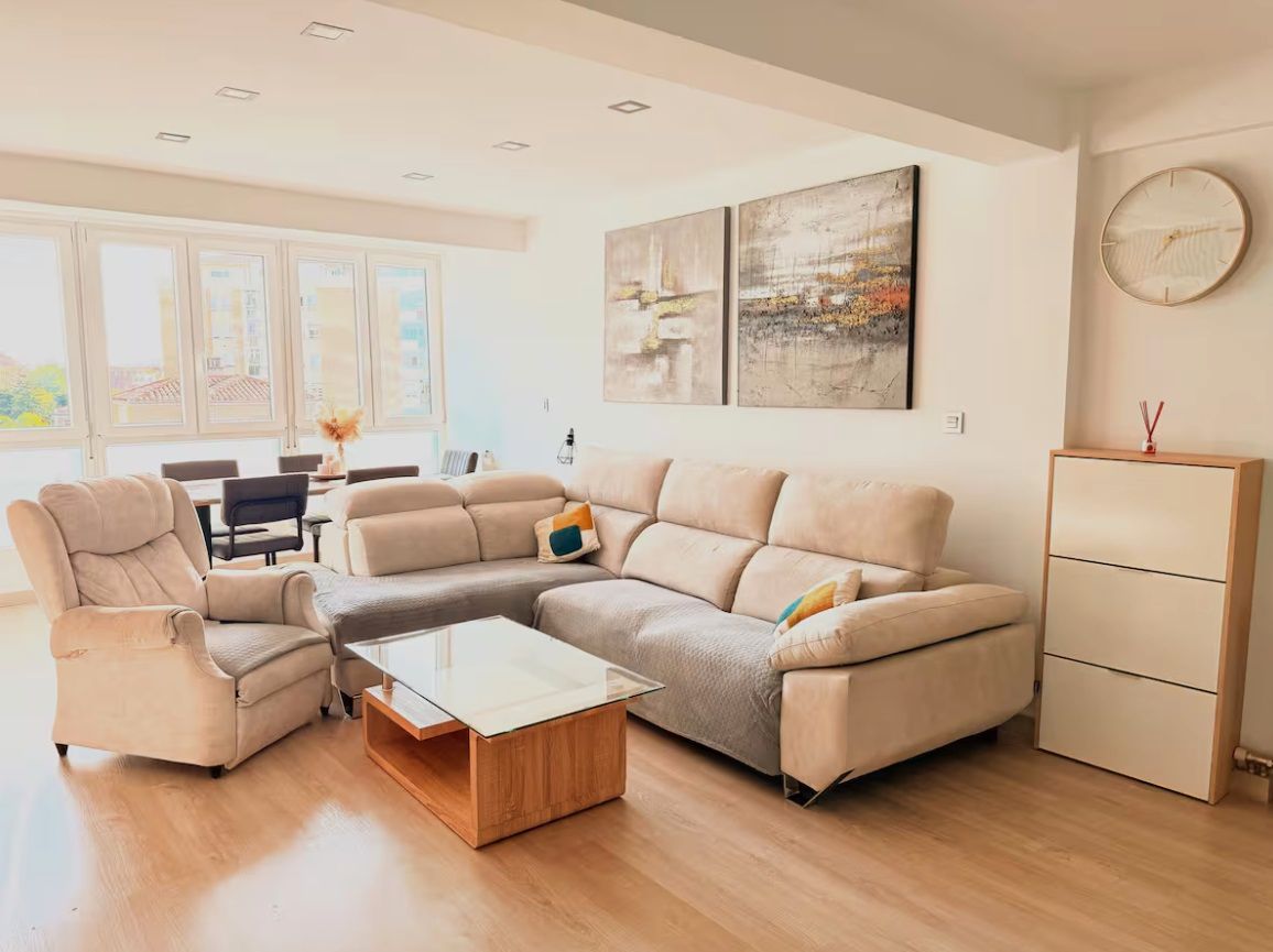 Living room of Apartment to rent in Burgos Capital  with Air Conditioner, Heating and Parquet flooring