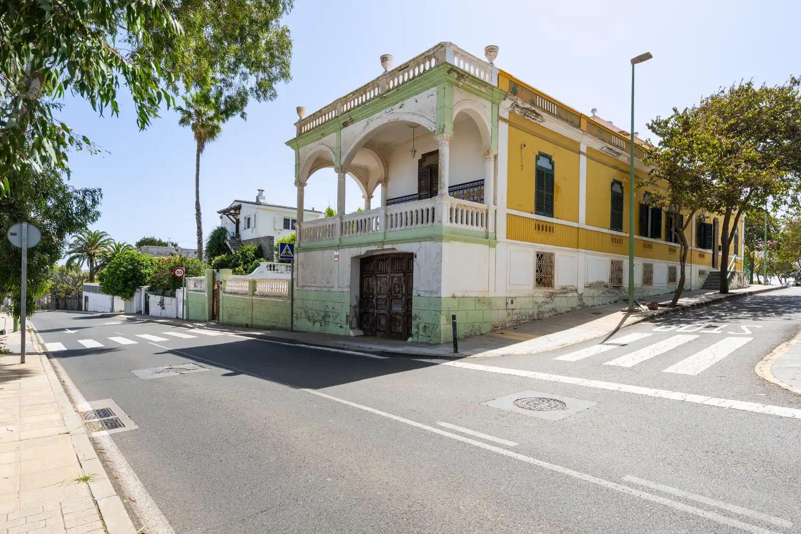 Vista exterior de Casa adosada en venda en Las Palmas de Gran Canaria amb Jardí privat, Traster i Moblat