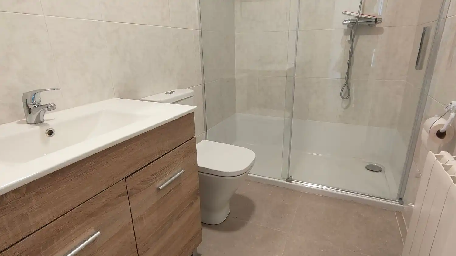Bany de Casa o xalet de lloguer en Terrassa amb Jardí privat, Terrassa i Moblat