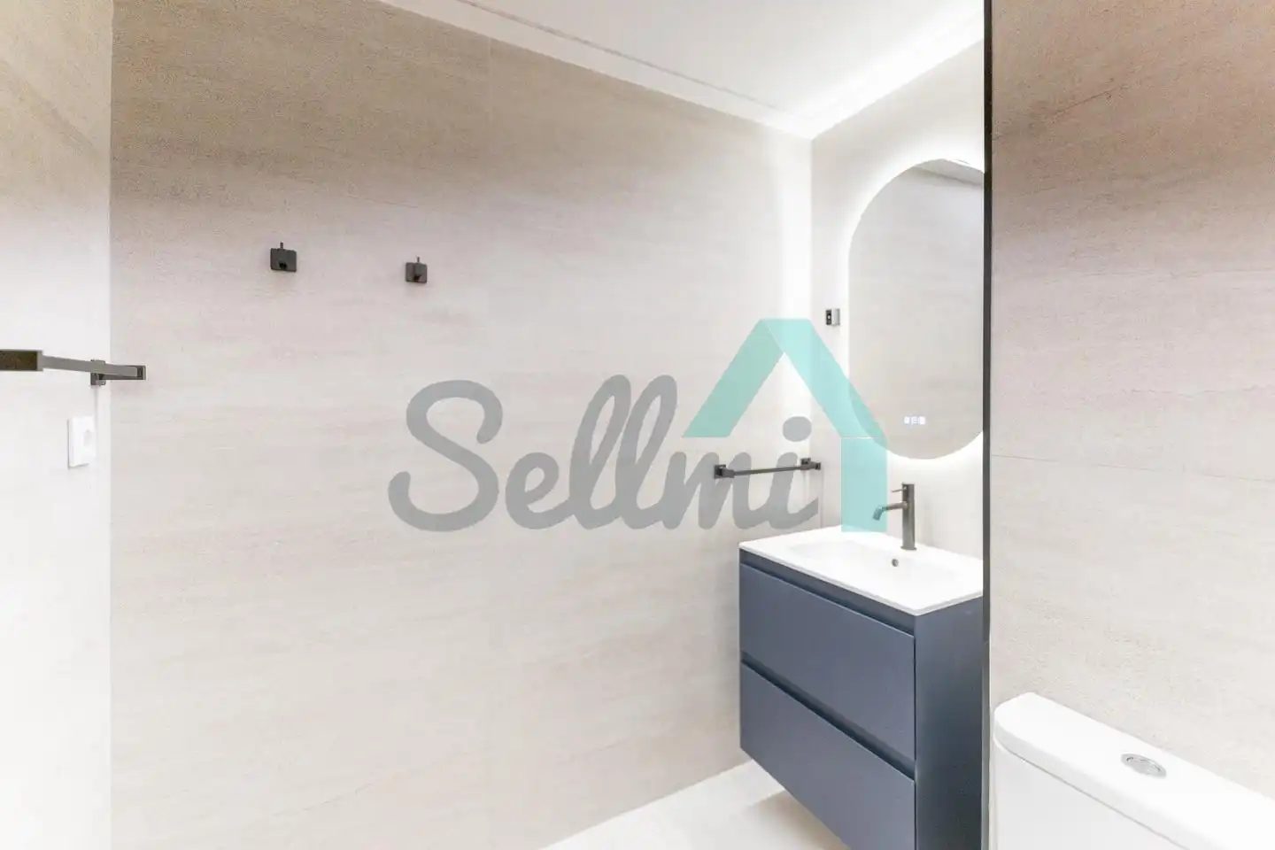 Baño de Piso de alquiler en Gijón  con Calefacción y Amueblado