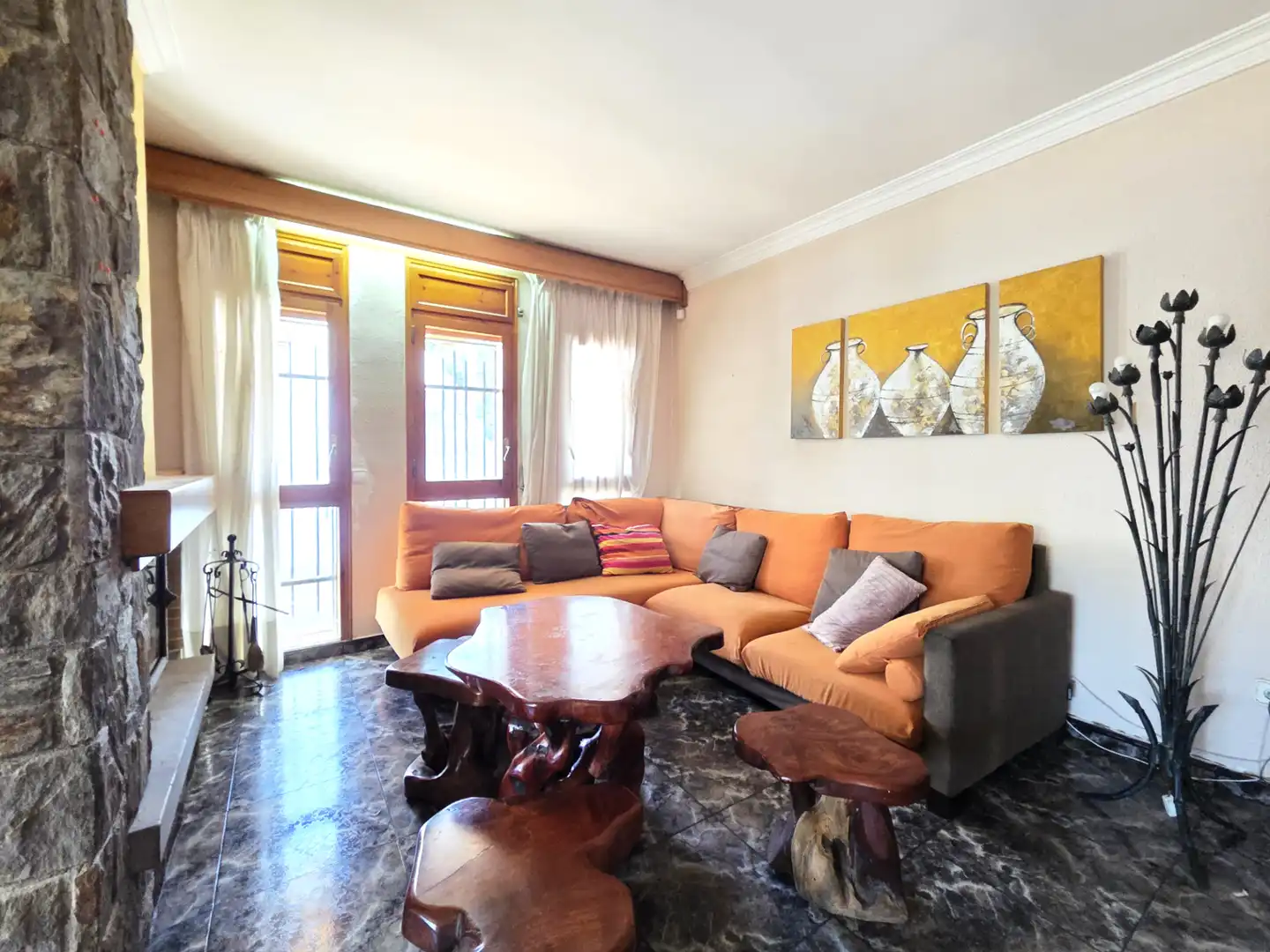 Sala d'estar de Casa o xalet en venda en Cerdanyola del Vallès amb Jardí privat i Terrassa