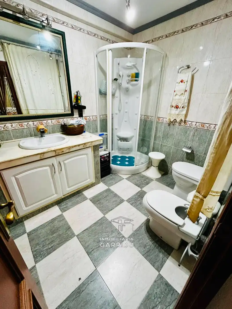 Bathroom of Houses for sale in Úbeda  with Air Conditioner, Heating and Terrace