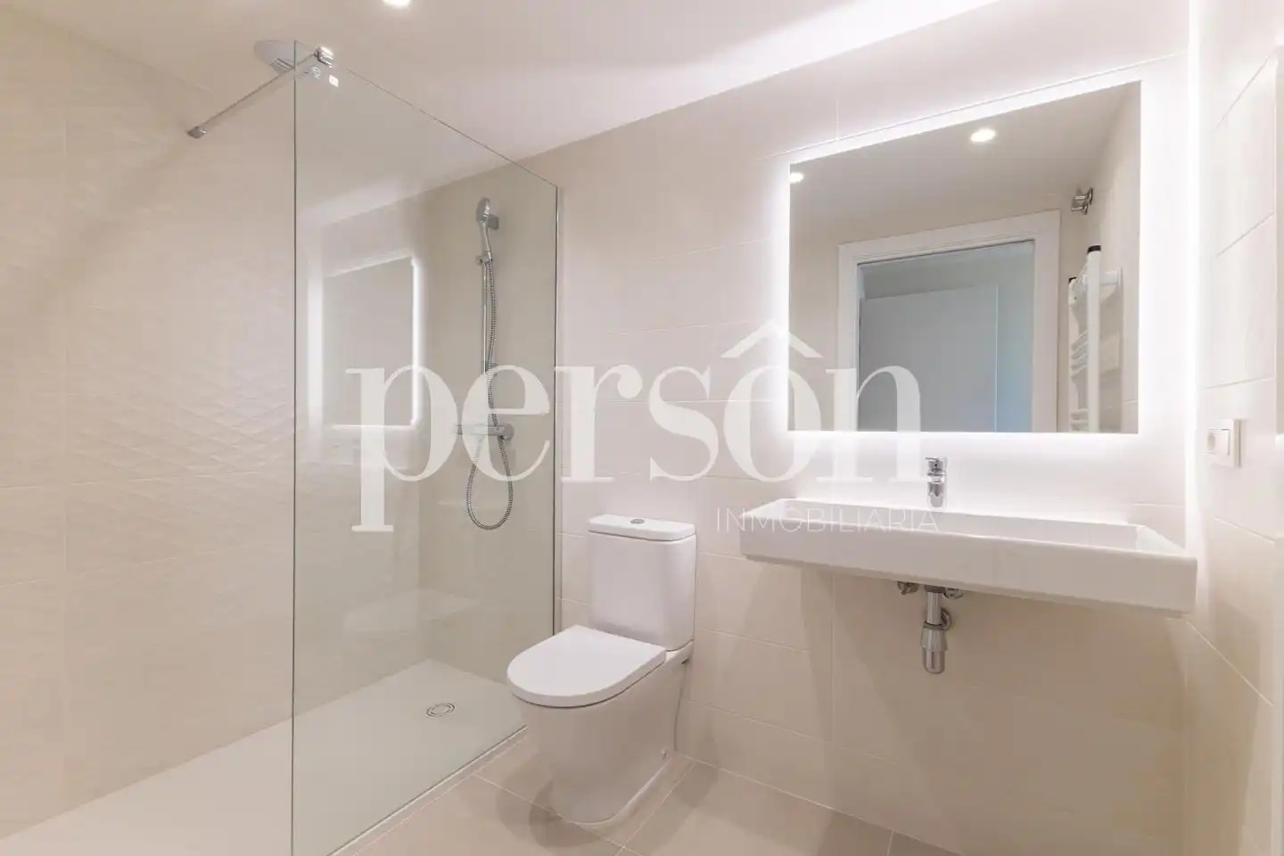 Baño de Piso de alquiler en Valencia con Aire acondicionado, Calefacción y Terraza