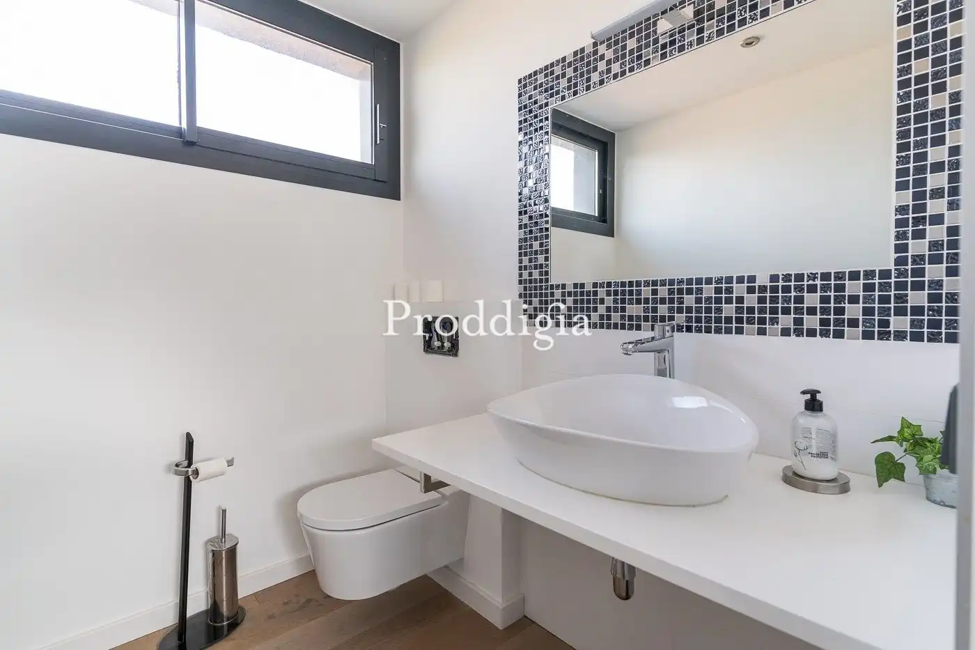 Bathroom of Houses for sale in Sant Cugat del Vallès  with Air Conditioner, Heating and Storage room