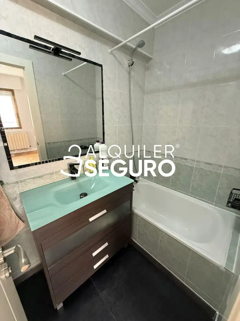 Badezimmer von Wohnung zur Miete in Madrid mit Klimaanlage, Heizung und Terrasse