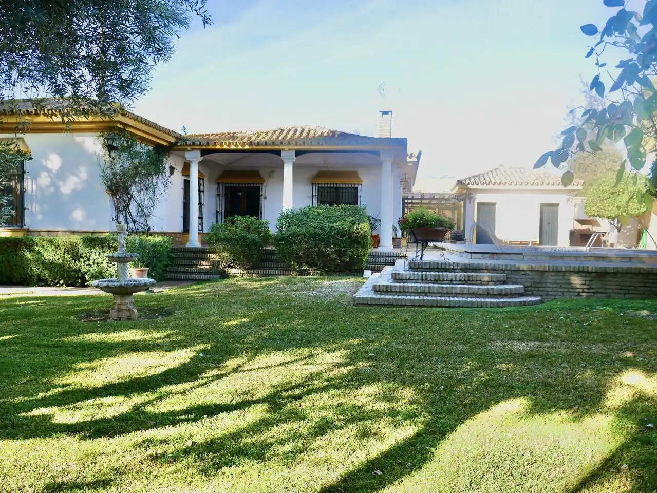 Casa o xalet en venda a Jacinto Benavente, Gines