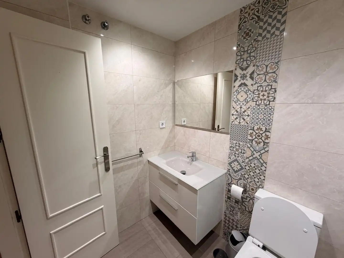 Bathroom of Flat for rent in Benalmádena  with Air Conditioner, Heating and Private garden