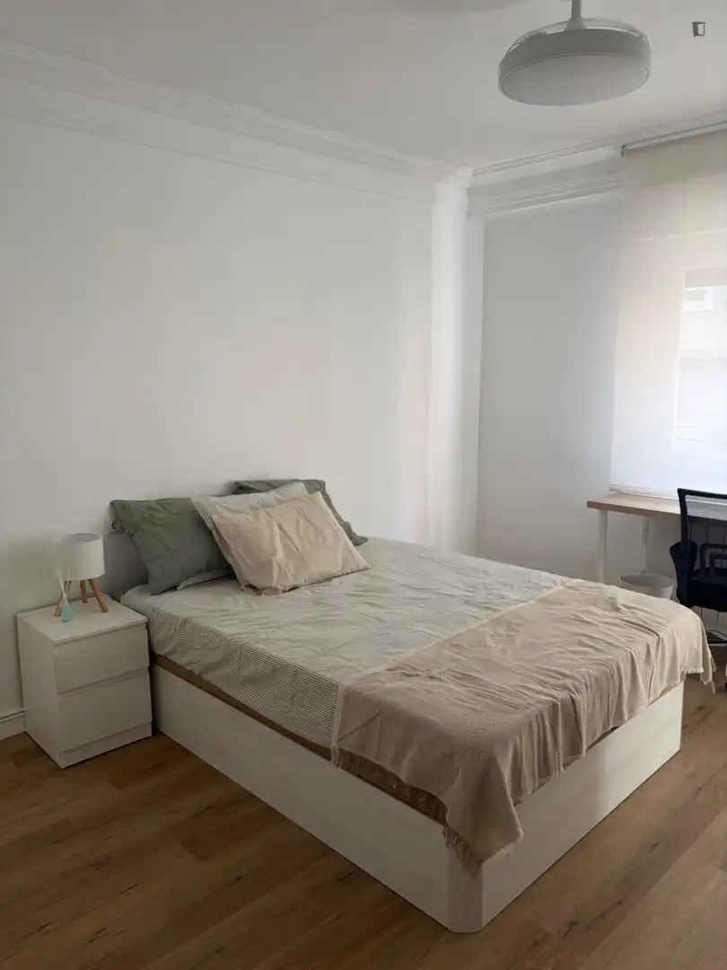 Schlafzimmer von Wohnungen zur Miete in Zaragoza mit Klimaanlage, Möbliert und Ofen