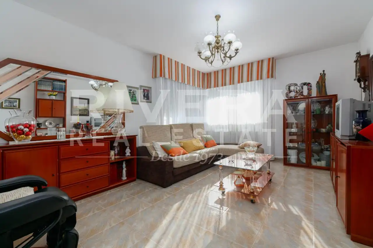 Sala de estar de Casa o chalet en venta en Vigo  con Calefacción, Jardín privado y Parquet