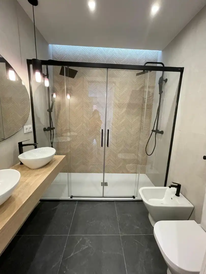 Badezimmer von Wohnung zur Miete in Madrid mit Klimaanlage, Heizung und Parkett