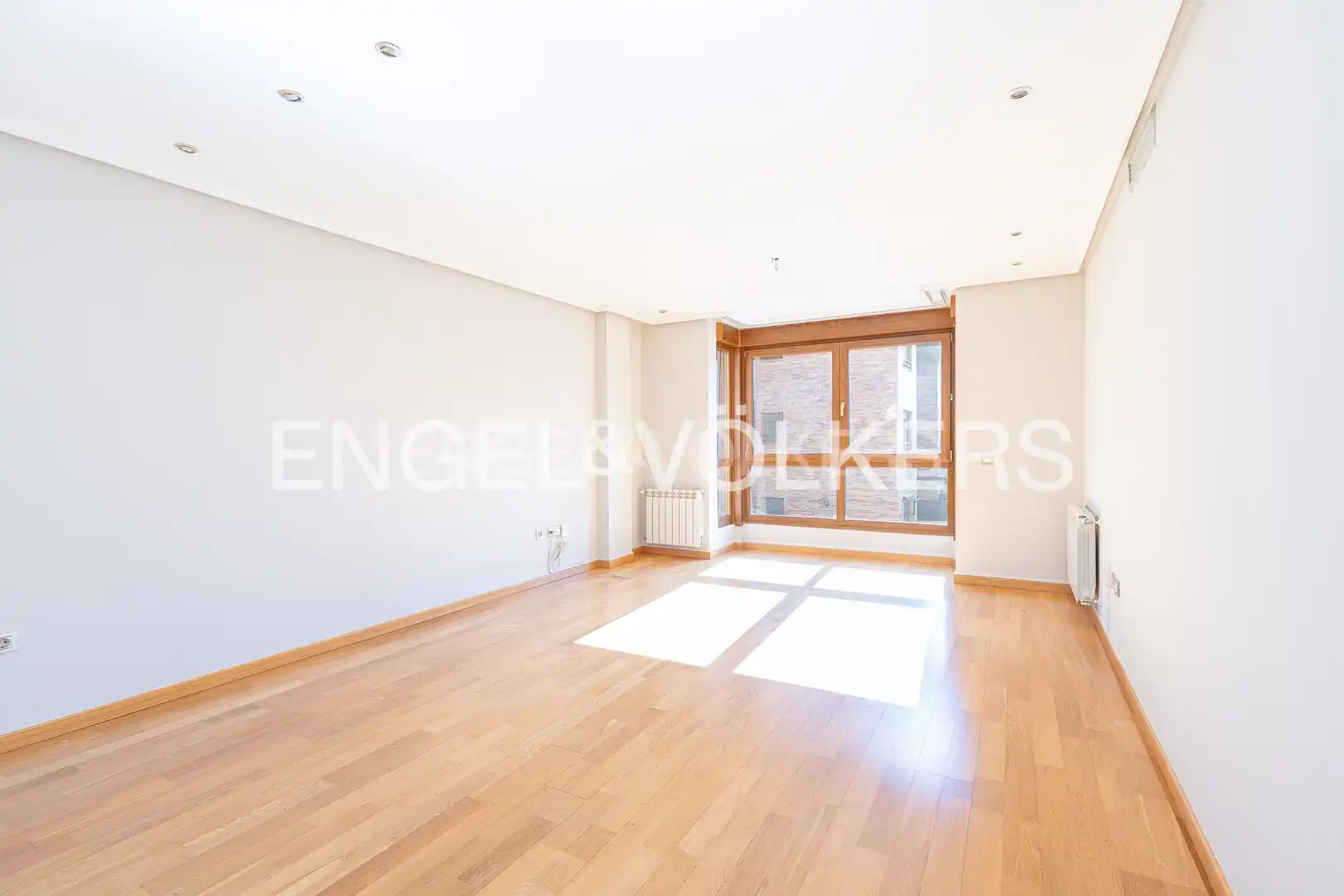 Living room of Flat for rent in Madrid  with Air Conditioner, Heating and Parquet flooring