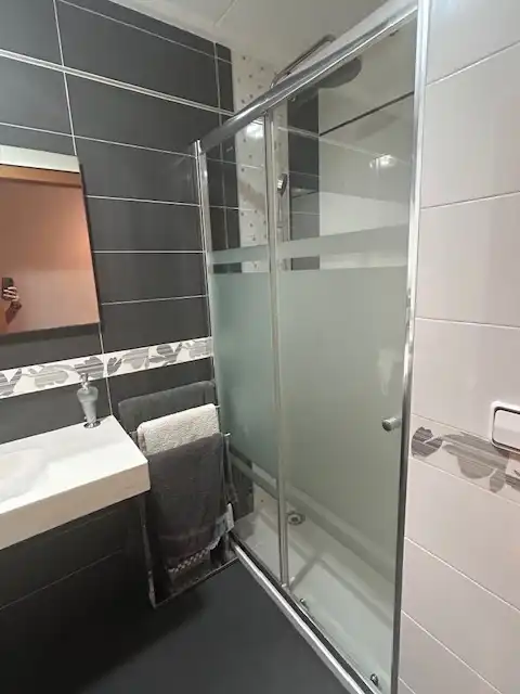 Badezimmer von Wohnung zum Verkauf in Corbera mit Abstellraum, Möbliert und Waschmaschine
