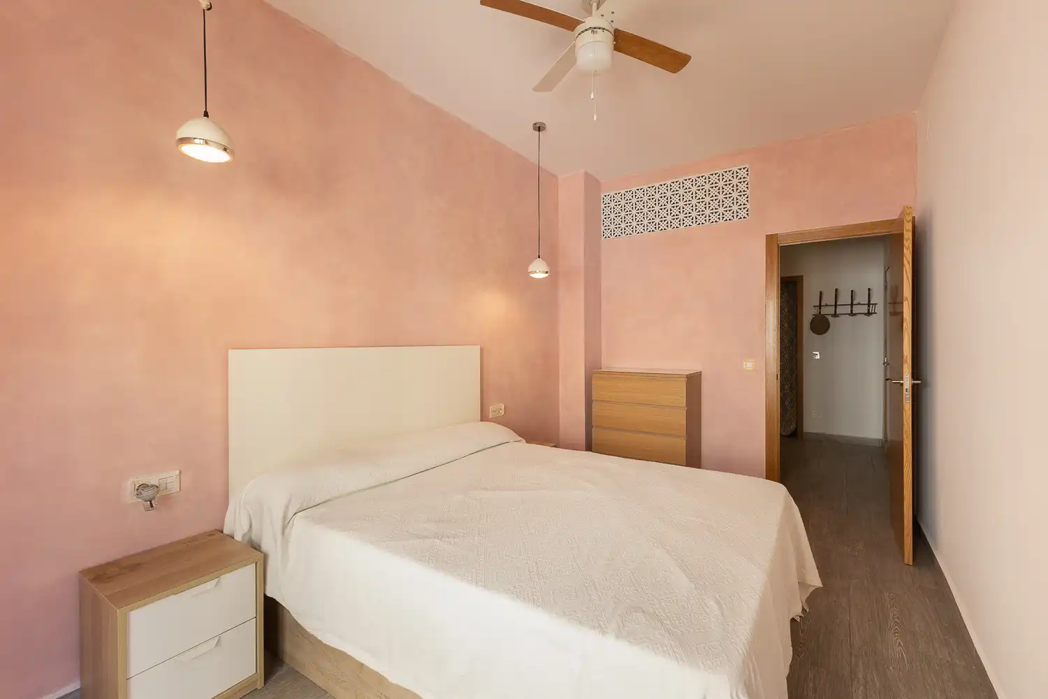 Schlafzimmer von Wohnung zur Miete in Valencia mit Klimaanlage, Heizung und Parkett
