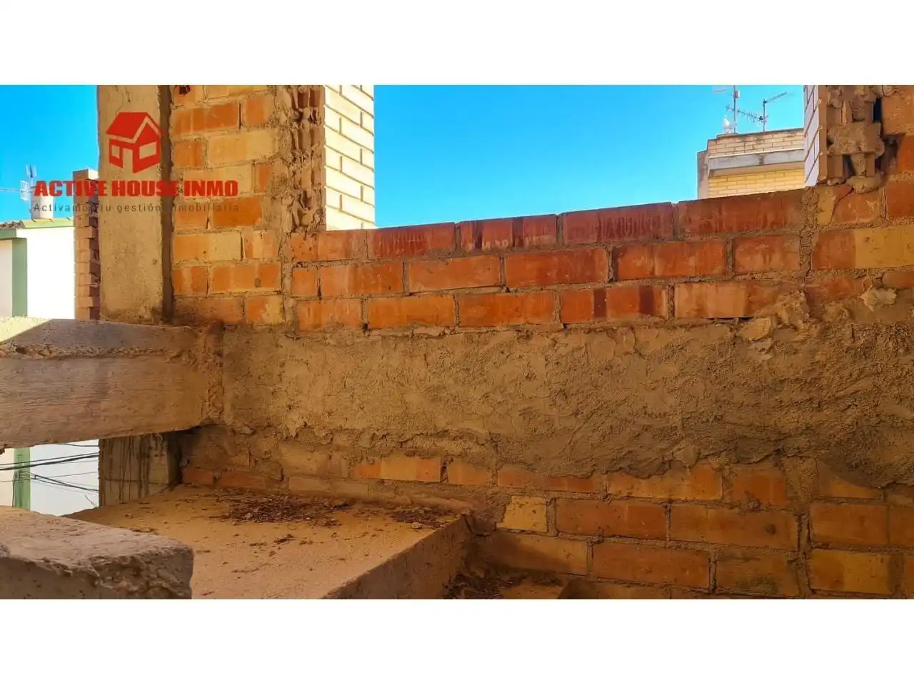 Casa adosada en venda en Santa Bàrbara amb Terrassa i Balcó