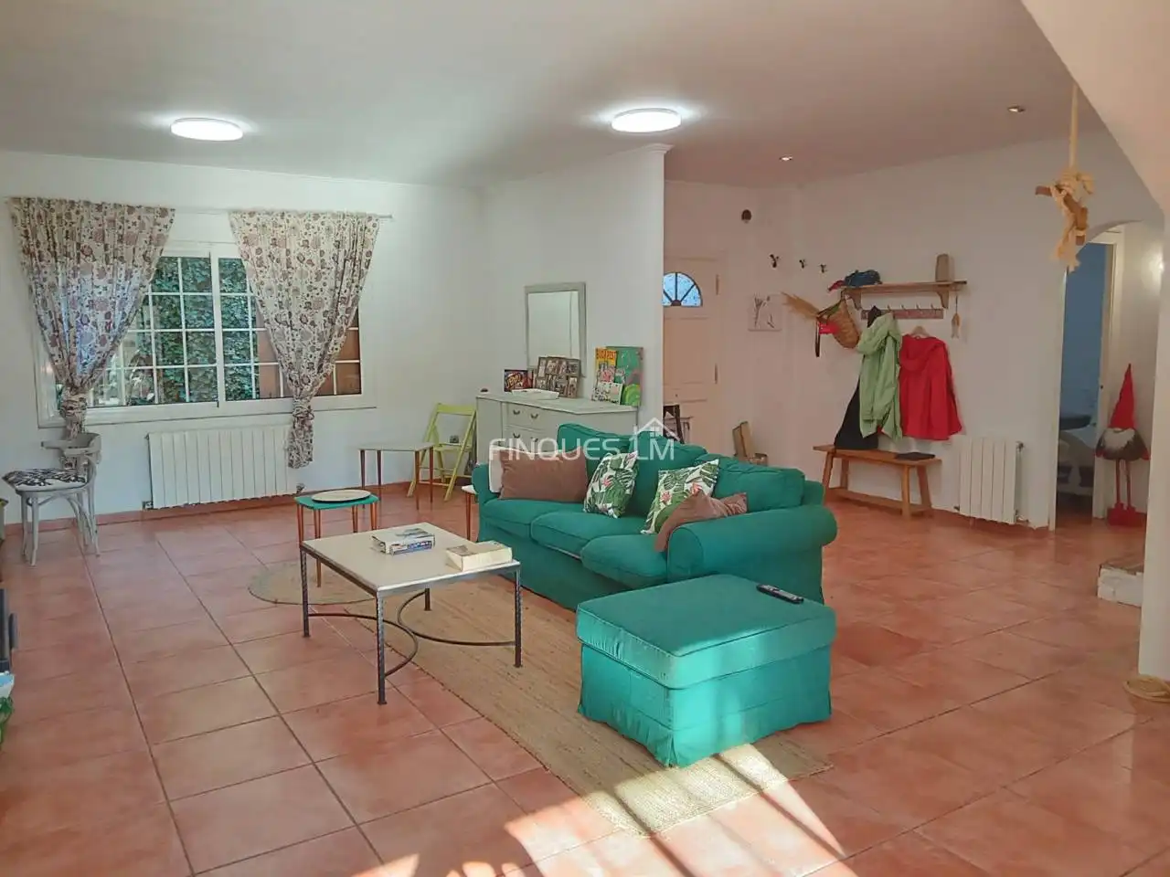 Sala d'estar de Casa o xalet en venda en Tordera amb Calefacció, Jardí privat i Terrassa
