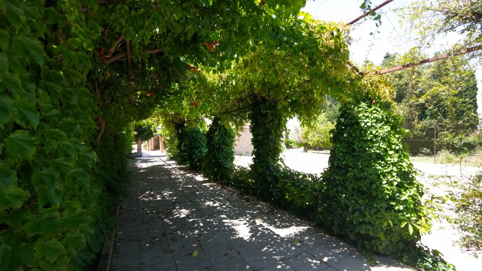 Vista exterior de Casa o xalet en venda en La Zubia amb Aire condicionat, Jardí privat i Traster