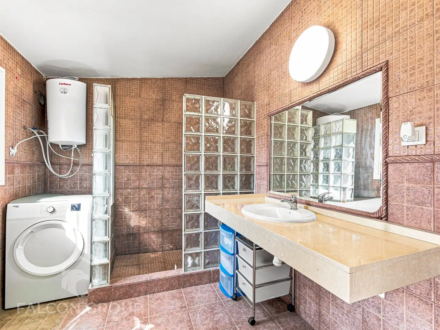 Baño de Finca rústica en venta en Vilanova i la Geltrú con Aire acondicionado, Calefacción y Jardín privado