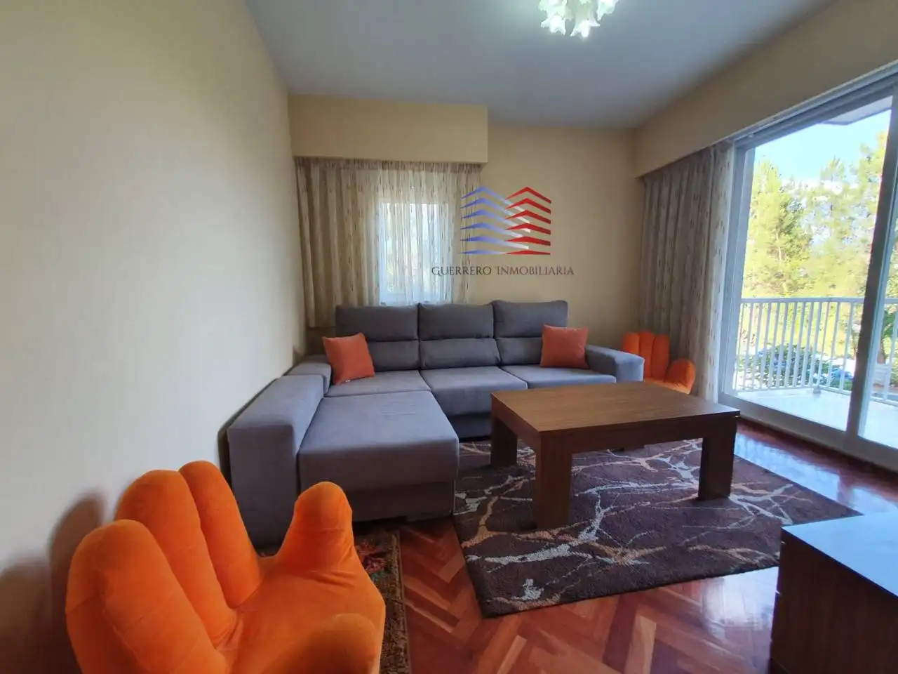 Living room of Flat for rent in Ourense Capital   with Heating, Parquet flooring and Storage room