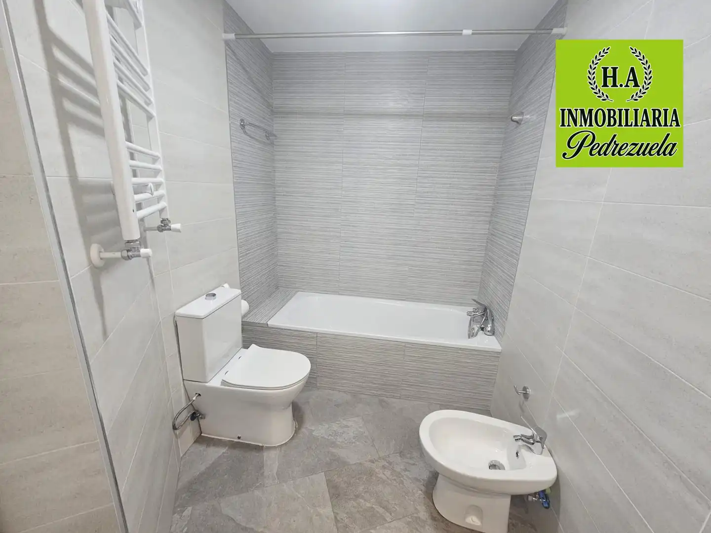 Bathroom of Flat for sale in El Molar (Madrid)  with Heating