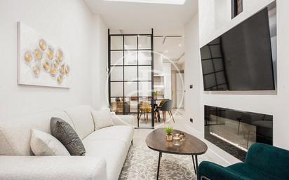 Living room of Flat to rent in  Madrid Capital  with Air Conditioner, Heating and Furnished