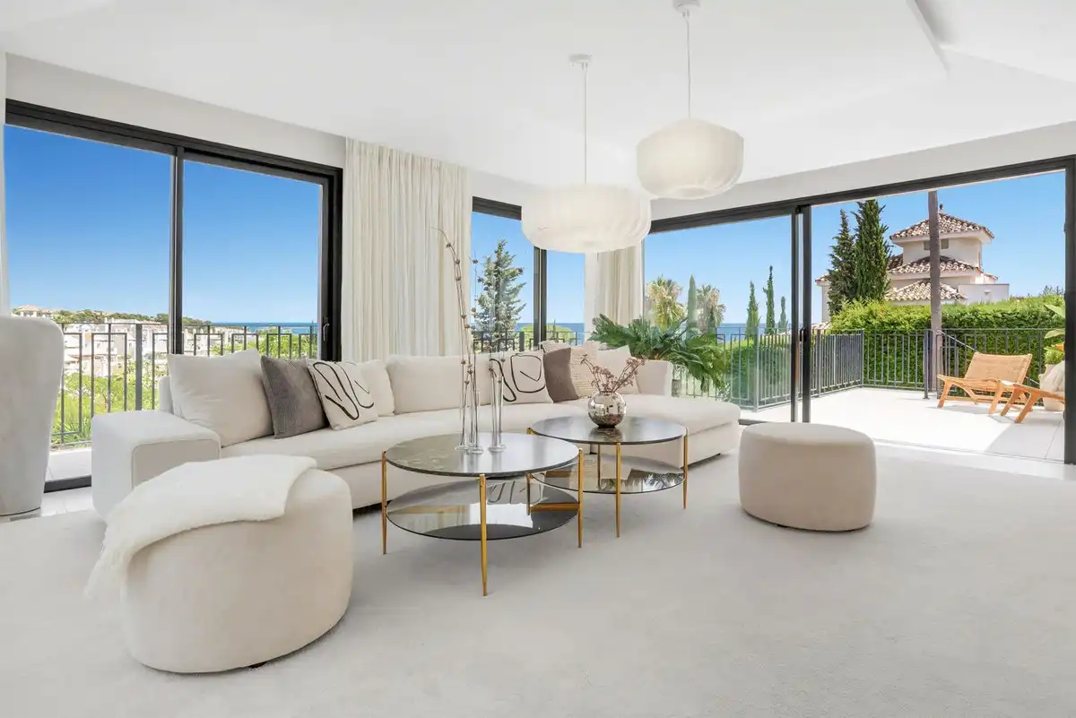 Living room of Houses for sale in Nueva Andalucía
