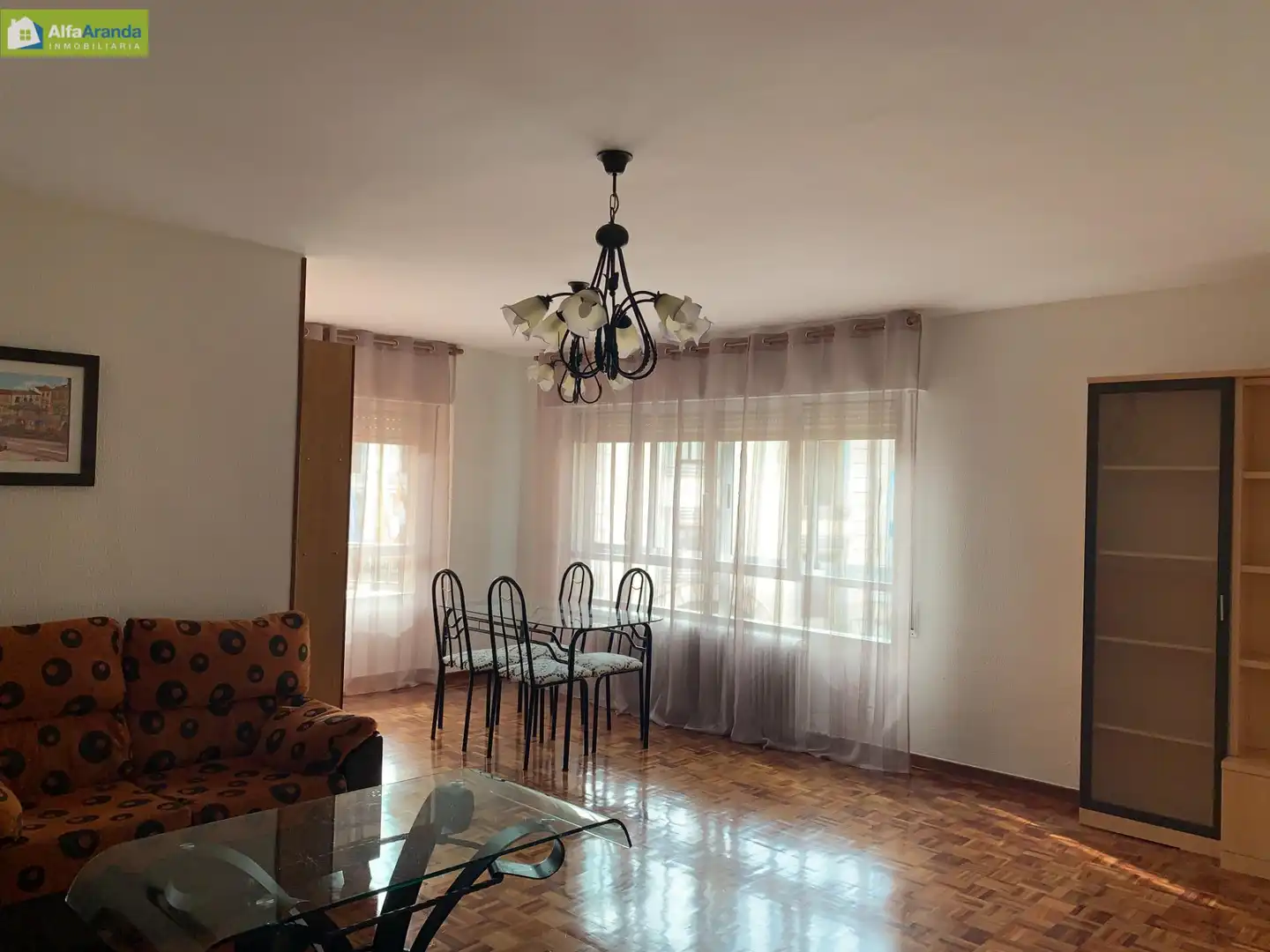 Sala de estar de Piso en venta en Aranda de Duero con Calefacción, Parquet y Terraza