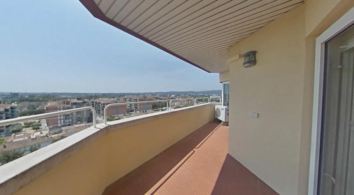 Terrassa de Pis en venda en Salt amb Calefacció i Forn