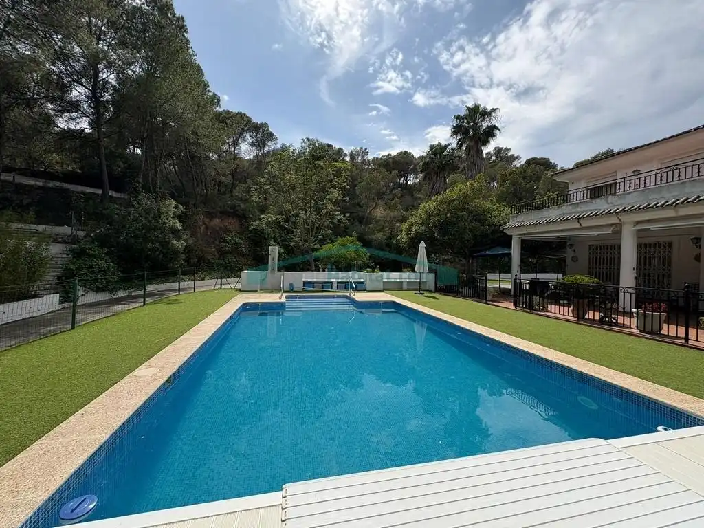 Xalet amb piscina en venda a Calle MONTCADA
