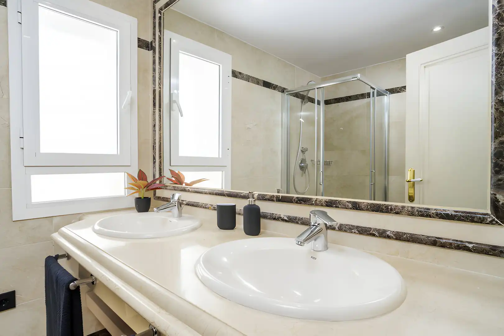 Baño de Apartamento en venta en Marbella con Aire acondicionado, Terraza y Piscina