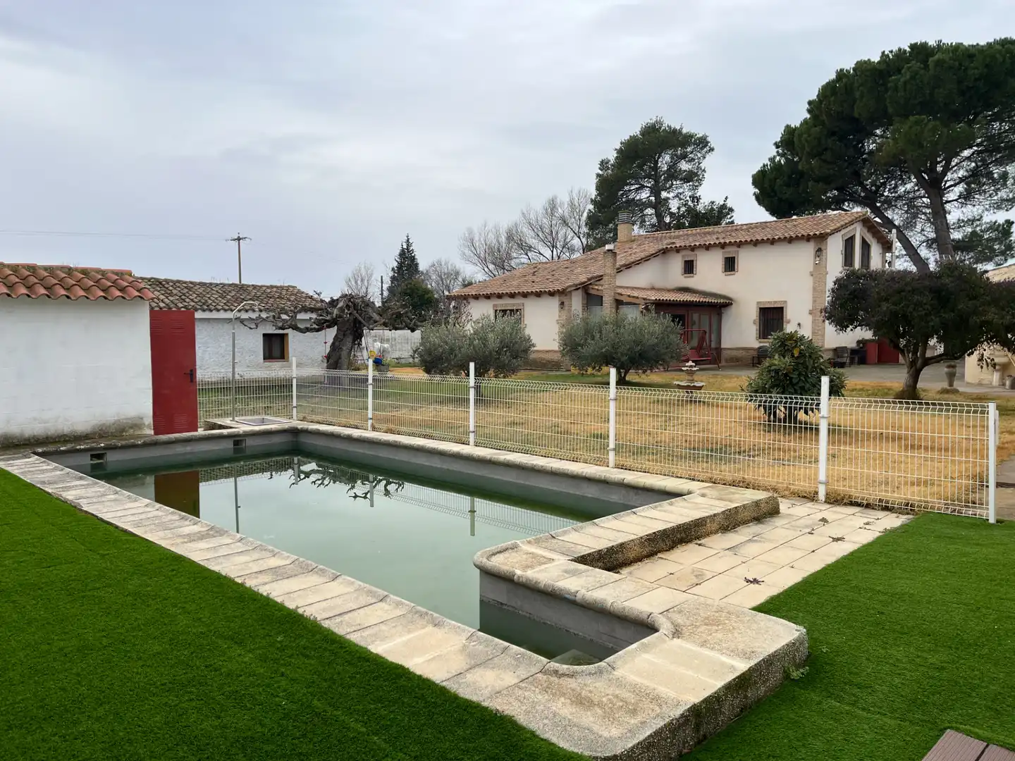 Piscina de Casa o xalet en venda en Zaragoza amb Aire condicionat, Calefacció i Jardí privat