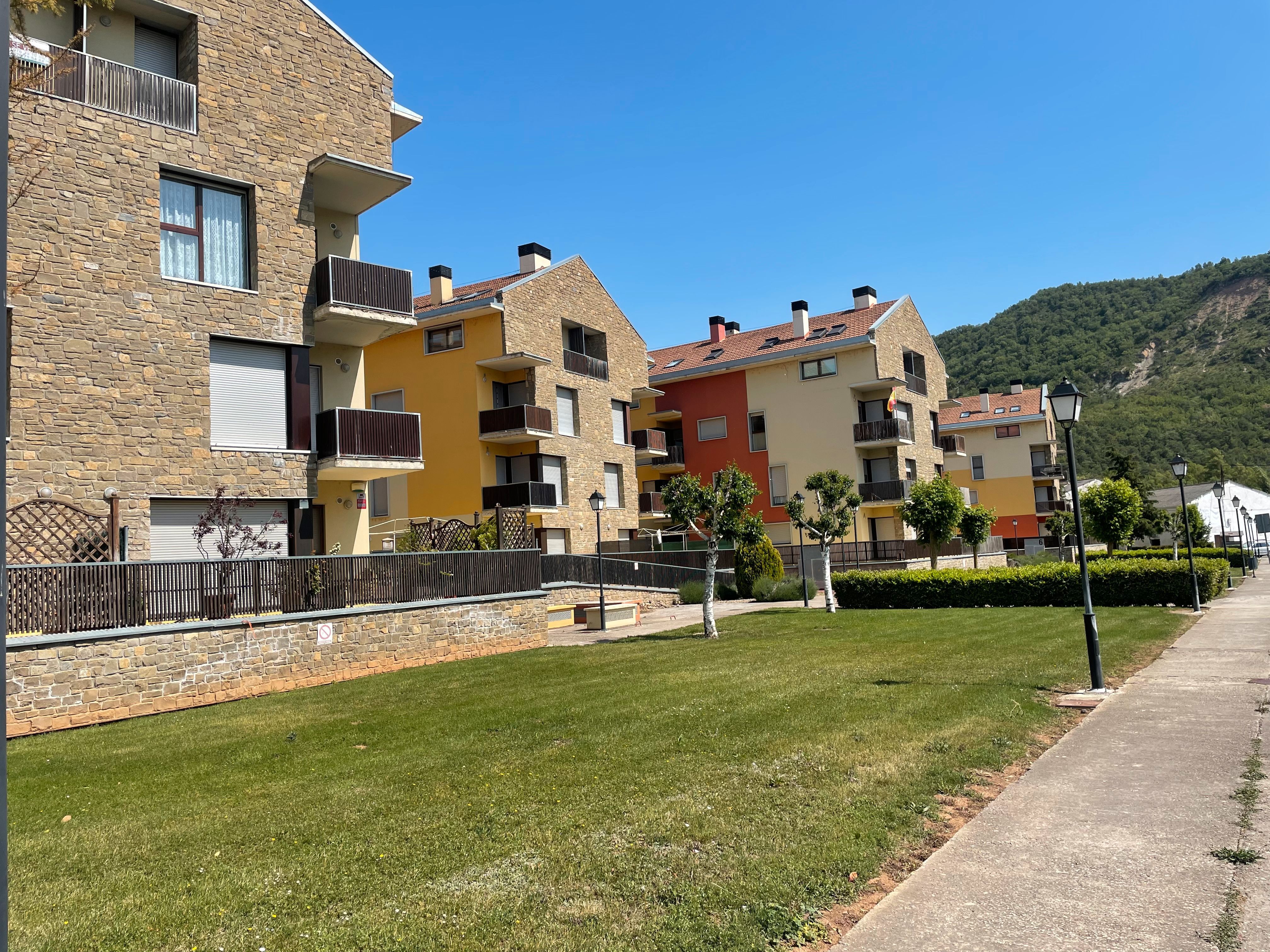 Exterior view of Apartment for sale in Puente la Reina de Jaca  with Parquet flooring, Storage room and Swimming Pool